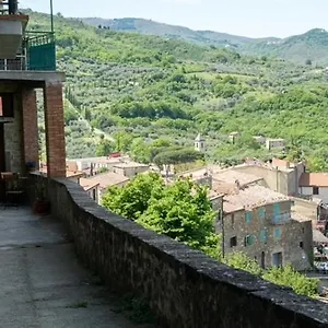 Casa Angolo Cantina Nel Castello , Montegiovi Italia